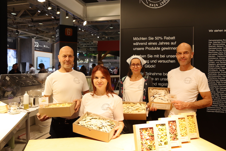 Ingredienza, Die Teigwaren-Manufaktur GmbH, von links nach rechts: Urs Thalheim, Lynn Thalheim, Franziska Ellenberger und Rolf Thalheim Inhaber