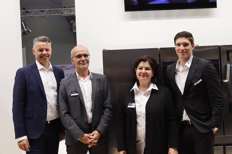 Electrolux Professional AG, v.l.n.r. Roland Astner, Alfred Käppeli, Manuela Saltori und Vasko Ostojic
