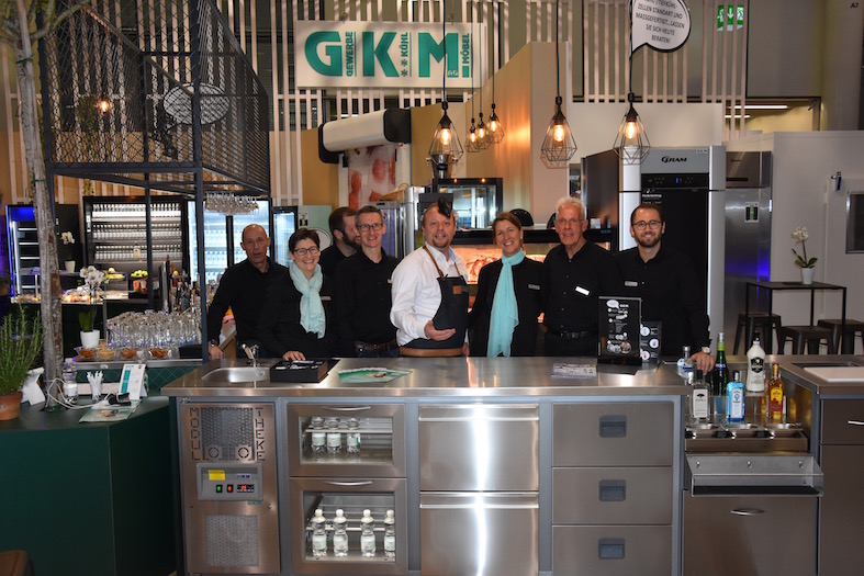 GKM Gewerbekühlmöbel AG, rechts Benjamin Fleischmann (Dipl. Betriebswirtschafter HF) und Team