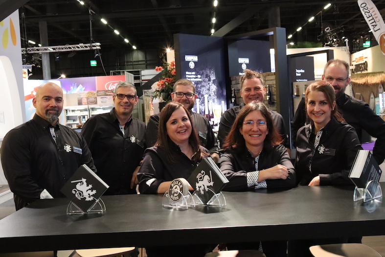 Doppelleu Boxer AG, Standchef Pascal Moritz (hinten Mitte) mit seinem Team warten auf die Besucher