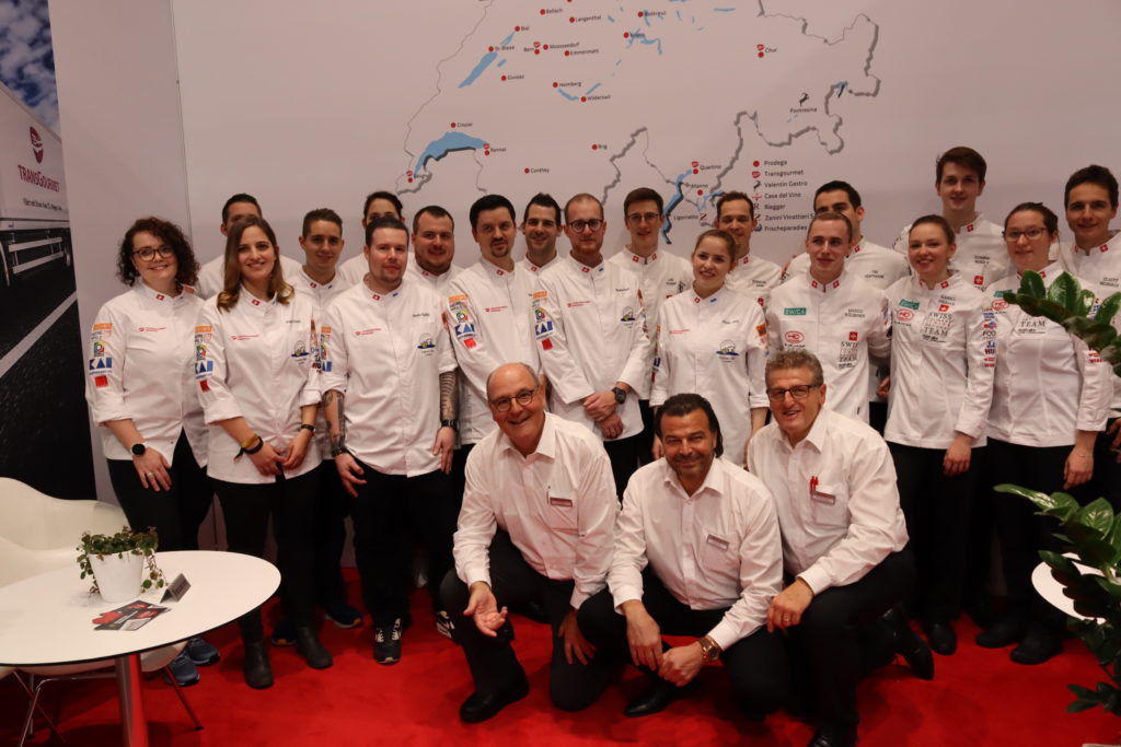 Am Stand von Prodega treffen sich die Junioren-Kochnationalmannschaft mit dem Cercle des Chefs de Cuisine Lucerne