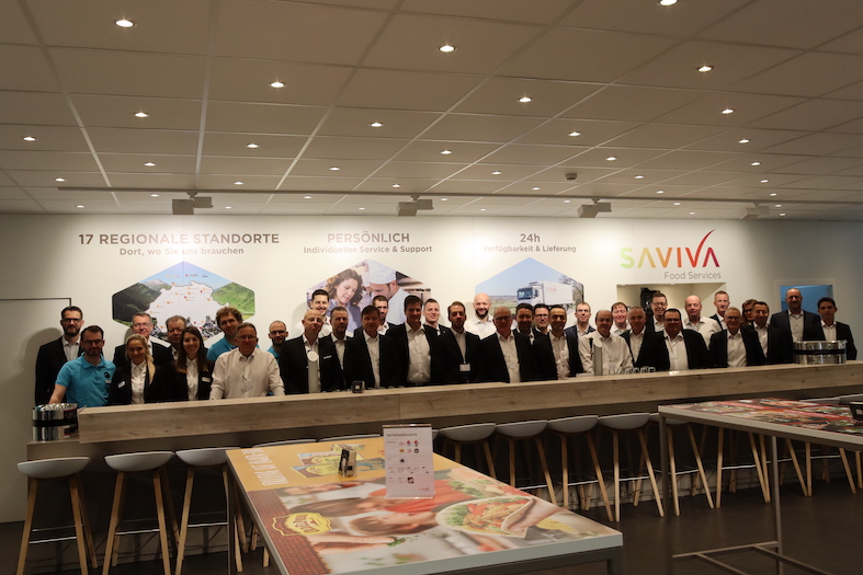 Saviva AG Food Services, Roman Gerster Leiter Verkauf & Category Management, vierter von links, mit seiner igeho Crew.