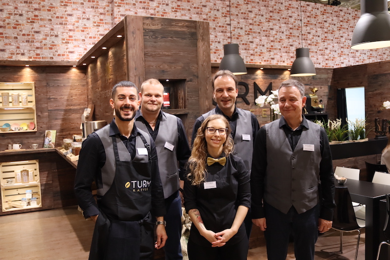 Turm Kaffee,v.l. n. r. Claudio Petti, Roger Baumann, Jennifer Nydegger, CEO Roger Bähler und Patrick Schläpfer