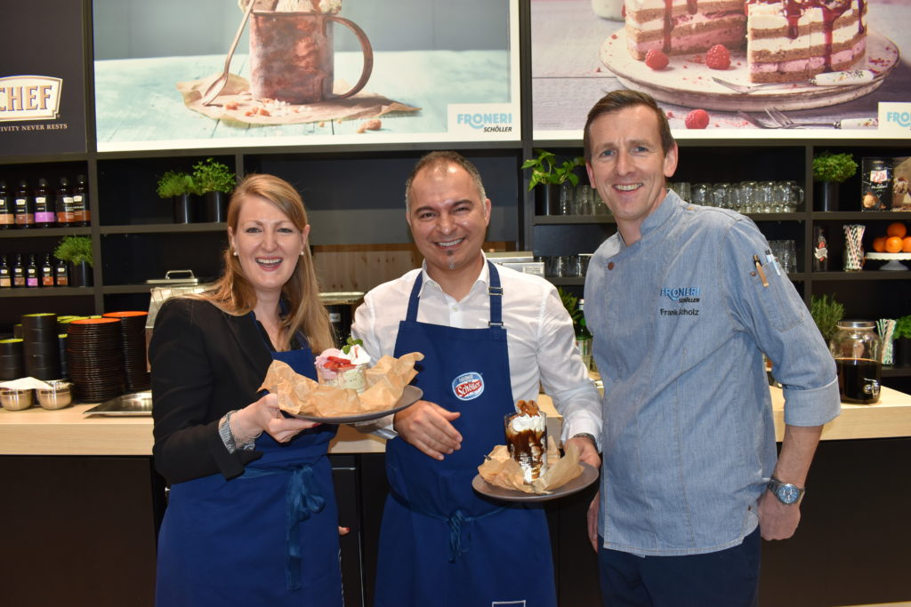 Froneri Schöller GmbH: Anja Frank, Klarsah Sadat-Hendi mit Frank Scholz (r)