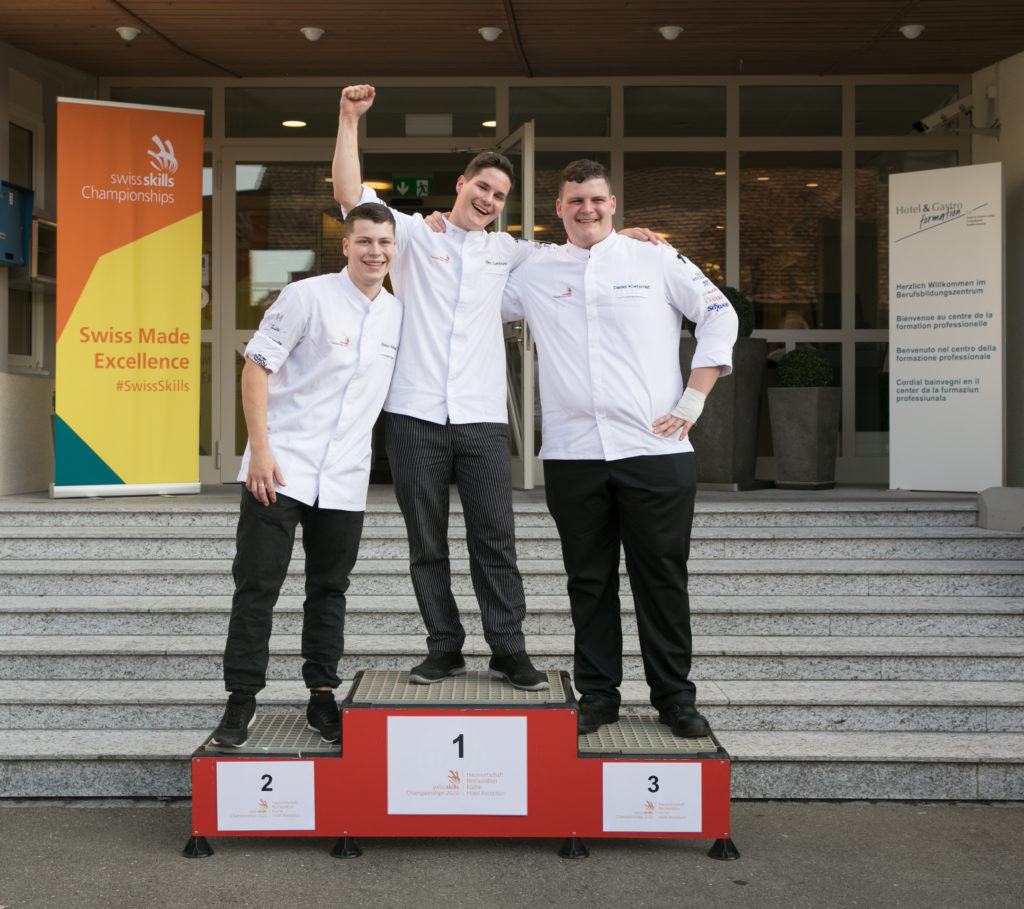 SwissSkills Championship 2020

Rino Zumbrunn gewinnt vor Remo Messerli und Daniel Koetschet,

Köchin EFZ, Koch EFZ, 
Cuisinière CFC, Cuisinier CFC
Cuoca AFC, Cuoco AFC

13.09.2020
Weggis 
Matthias Jurt Fotografie