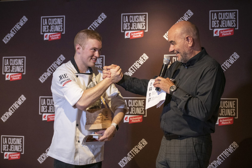 Sieger Simon Grimbichler mit Moderator Waldemar Schön